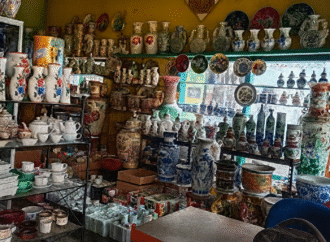 Membawa Souvenir Cantik, Karya Kampung Keramik Dinoyo