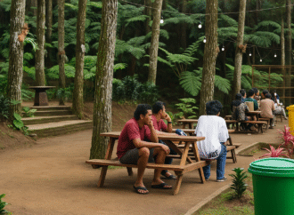 Berkunjung ke Wisata Alas Pakis Malang, Bisa Camp dan Ngafe Juga !