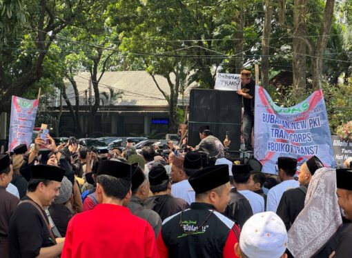 Santri Malang Gelar Aksi Demo Menggugat Tayangan Trans7 mengenai Budaya Pesantren