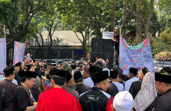 Santri Malang Gelar Aksi Demo Menggugat Tayangan Trans7 mengenai Budaya Pesantren