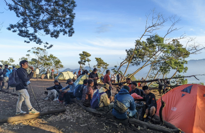 Menjelajah Gunung Bokong di Kota Batu: Pendakian Cepat dengan Panorama Kota & Alam yang Memikat