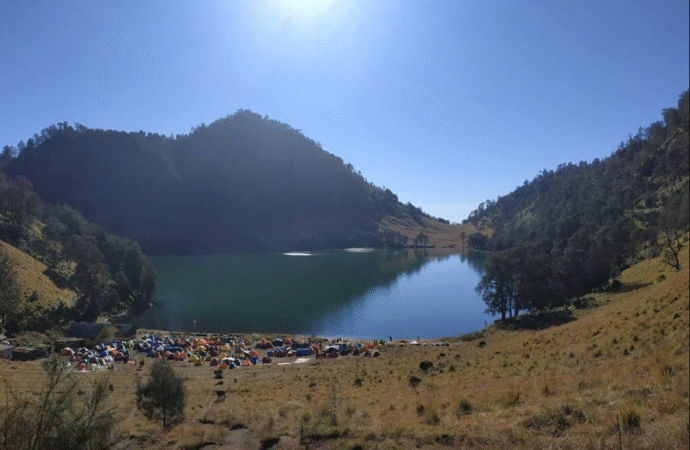 Ranu Kumbolo, Permata Alam di Lereng Semeru yang Tak Pernah Kehilangan Pesonanya