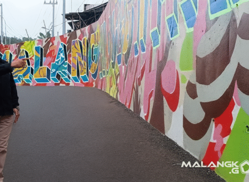 Kelas! Seniman Grafitti di Malang Raya Melarang untuk Menggambar Diatas Makam hingga Bangunan Sejarah