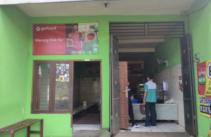 Warung Mak Par: Warung Legendaris Mahasiswa Malang Dengan Porsi Melimpah Sejak 90-an