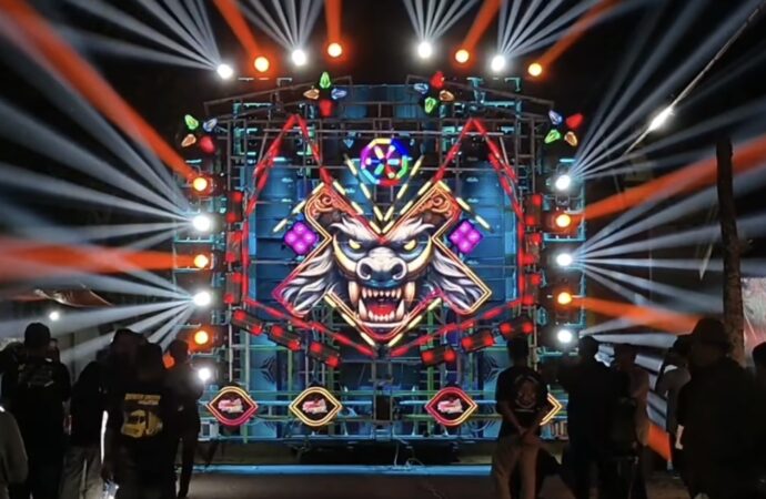 Bule Rusia & DJ Bravy Ikut Goyang di Sound Horeg Malang, Festival yang Bikin Jalanan Pecah!