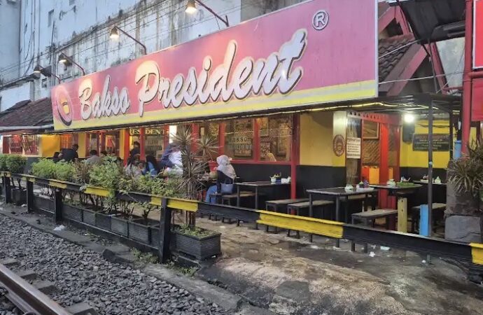 Bakso President Malang: Kuliner Legendaris di Samping Rel Kereta yang Jadi Ikon Kota