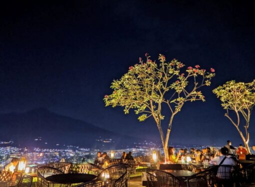 Gak Cuma Paralayang, Cobain Kafe dengan View City Light Ini di Batu