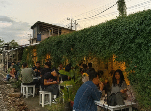 Buat Senjamu Lebih Berwarna, List Kafe Buat Nongkrong sambil Lihat Kereta
